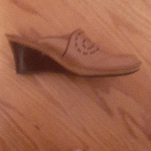 Womens Clark Artisan shoes. - Picture 3 of 3